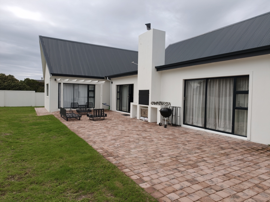 To Let 4 Bedroom Property for Rent in St Francis Links Eastern Cape